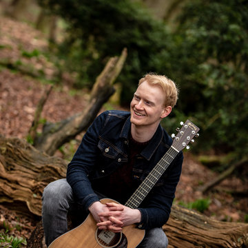 Hire Ben Haynes Singing guitarist with Encore