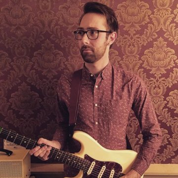 Hire Dan Nixon Bass guitarist with Encore