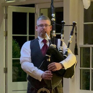 Hire Scott Phillips Bagpiper with Encore