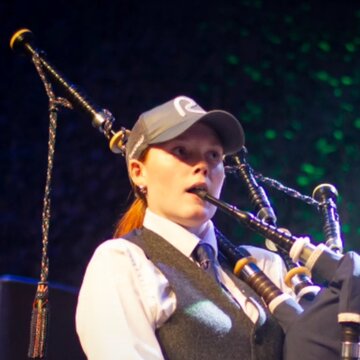 Hire Eala Mcelhinney Bagpiper with Encore