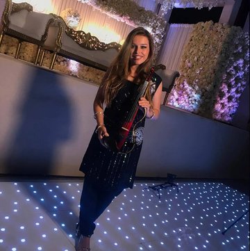 Hire Helena - The London Bollywood Violinist Violinist with Encore