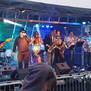 Hire Loose Change Showband Soul & Motown band with Encore