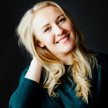 Hire Charlotte Mawdsley Singer (mezzo soprano) with Encore