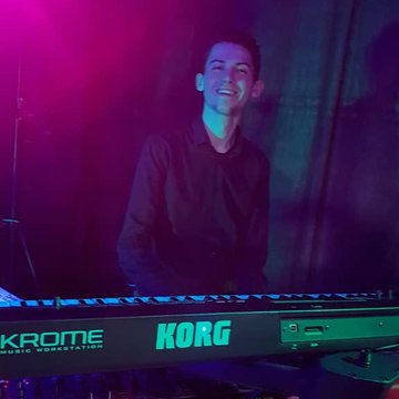 Hire Joe Tong Keyboardist with Encore