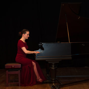 Hire Ekaterina Shetliffe Pianist with Encore