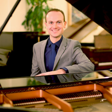 Hire Chris Connelly Pianist with Encore