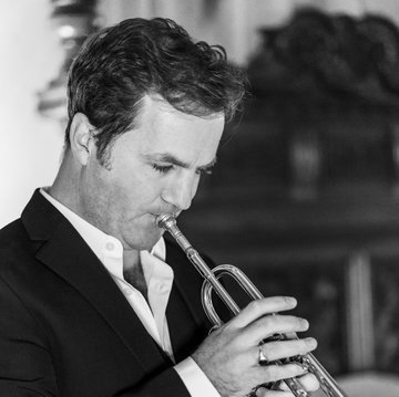 Hire Simon Desbruslais  Trumpeter with Encore