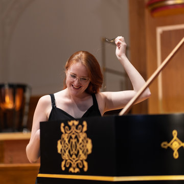 Hire Dominika Maszczynska Harpsichordist with Encore