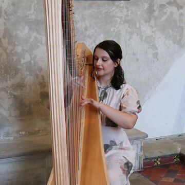 Hire Aoife Miralles Harpist with Encore