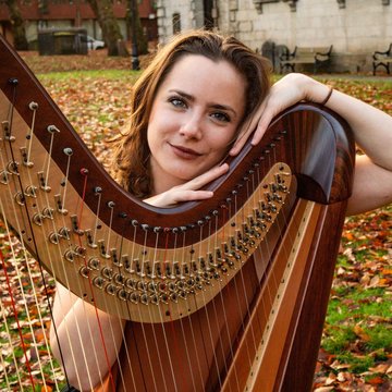 Hire Emily Hopper Harpist Harpist with Encore