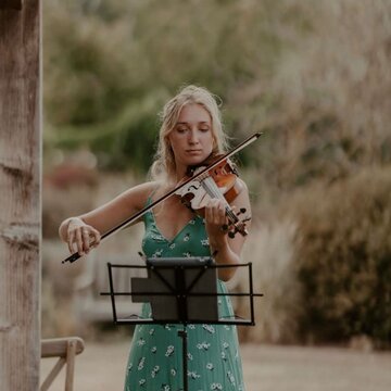 Hire Lottie Price Violinist with Encore