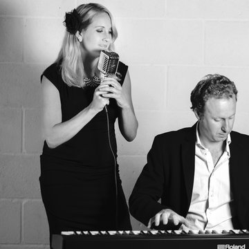 Hire Annelise Molloy Duo  Vintage jazz band with Encore
