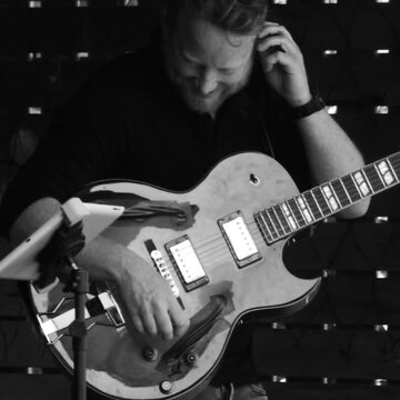 Hire Tom Morgan Guitar Guitarist with Encore