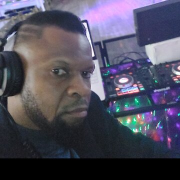 Hire DJ ADAYZ  DJ with Encore