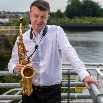 Hire Gordon Bowie  Saxophonist with Encore