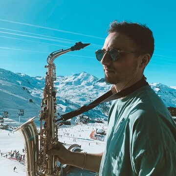 Hire Matt Pearse Sax Saxophonist with Encore