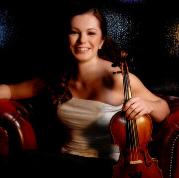 Hire Felicity Broome-Skelton  Baroque violinist with Encore