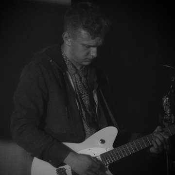 Hire Alfie Palmer Electric guitarist with Encore