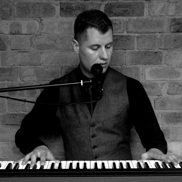 Hire Shaun Clifford Singing pianist with Encore