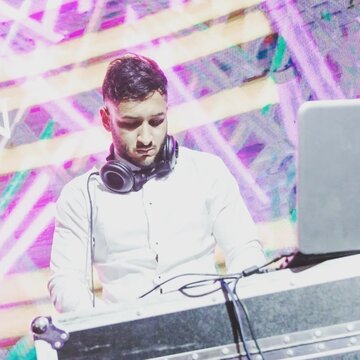 Hire DJ Jeevz DJ with Encore