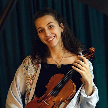 Hire Elena Orsi Violinist with Encore