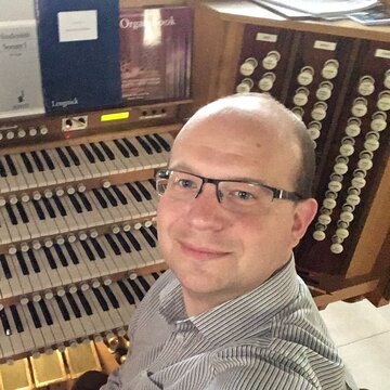 Hire Chris Totney Organist with Encore