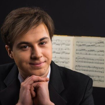 Hire Dmitrii Kalashnikov Pianist with Encore