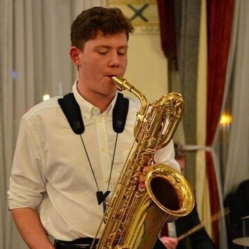 Hire Ajay Furse Baritone saxophonist with Encore