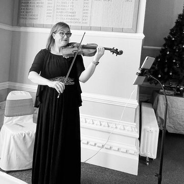Hire Erin Harte-Stovell Violinist with Encore