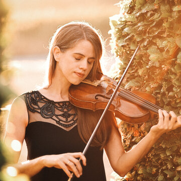 Hire Emma-Marie Kabanova  Violinist with Encore