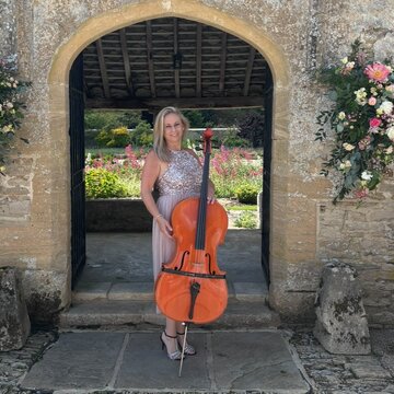 Hire Dorottya Etheridge Cellist with Encore