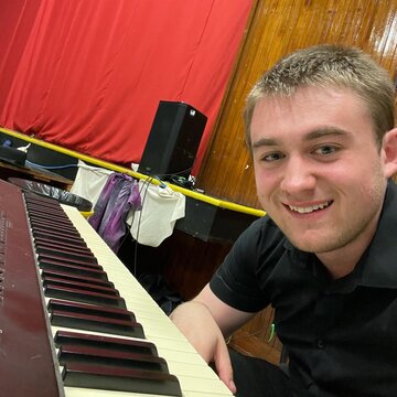 Hire Declan McGarva Organist with Encore