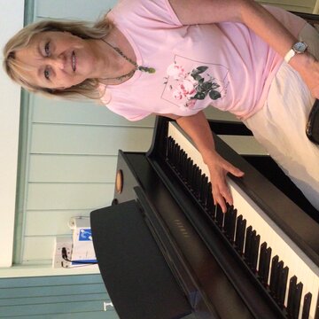 Hire Gina Hall Pianist with Encore