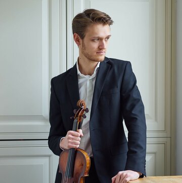 Hire Ugo Clement Violinist with Encore