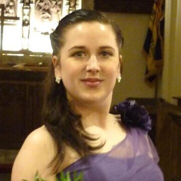 Hire Emma Nuule Singer (soprano) with Encore