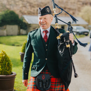 Hire Craig McIntosh Bagpiper with Encore