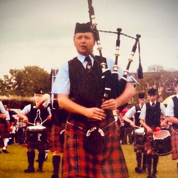 Hire Amos Yorkshire Bagpiper for all occasions  Bagpiper with Encore