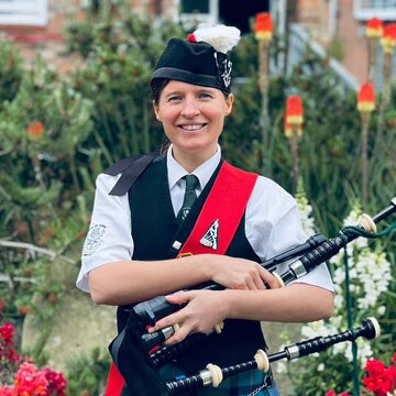 Hire The Yorkshire Piper   Bagpiper with Encore