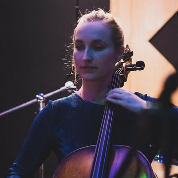 Hire Rose Gallaway Cellist with Encore