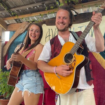 Hire Lisa and Luke - Acoustic Duo Pop duo with Encore