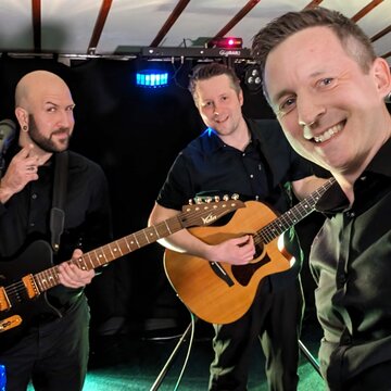 Hire Bottled Beans Acoustic trio with Encore