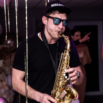 Hire Anatolij Saxophonist with Encore