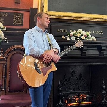 Hire Finlay Balfour Singing guitarist with Encore