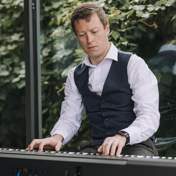 Robbie Roberts Pianist