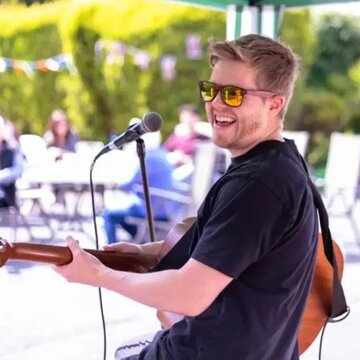 Hire Ben Webb Music | Acoustic Guitarist and Singer Singing guitarist with Encore