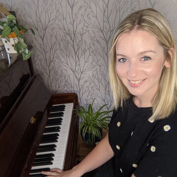 Hire Debbie Connor Music  Pianist with Encore