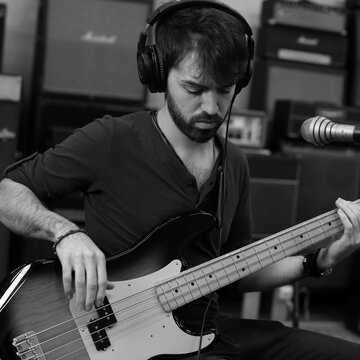 Hire Enzo Sandonato Bass guitarist with Encore