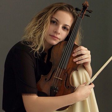 Hire Berfin Violinist with Encore