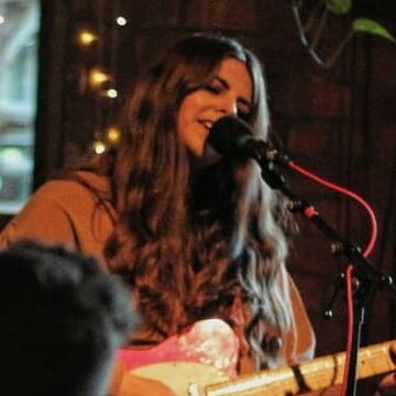 Hire Harriet Dagnall Singing guitarist with Encore