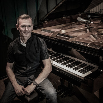 Hire David Robertshaw  Fortepianist with Encore